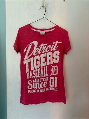 5th & Ocean Pink Detroit Tigers Graphic Tee
